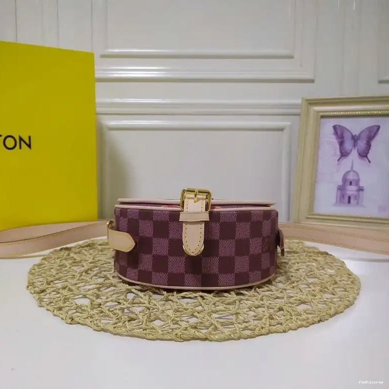 Fashionrepsfam ru LV 20B570008 Bags 0825